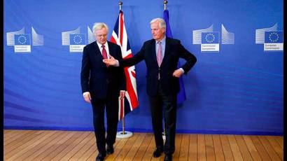 El ministro británico para el brexit, David Davis es recibido en Bruselas