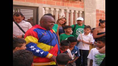 Un chavista que siembra deporte entre los venezolanos