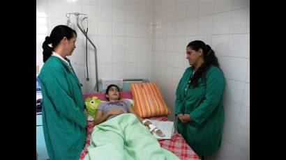 La doctora Grettel Borrego explica la evolución de Olivia.