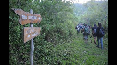 Hacia el lugar más alto de Cuba parte la juventud a rendir tributo