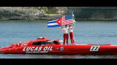 La lancha rápida Lucas Oil SilverHook, piloteada por Hook y Johnson