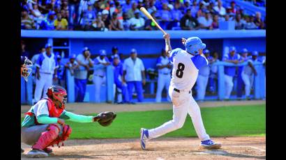 Yordanis Samón, uno de los más consistentes bateadores de los últimos tiempos, es el de más alto slugging en el campeonato