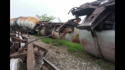 Se descarrila tren de carga con combustible en Villa Clara