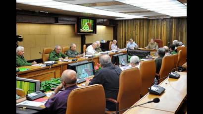 Reunión con dirigentes del Partido, el Estado y el Gobierno