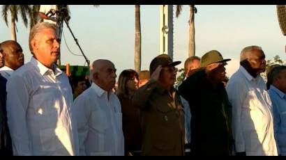 El General de Ejército Raúl Castro Ruz, primer secretario del Partido y Presidente de los Consejos de Estado y de Ministros, presidió en Santa Clara el acto central por el aniversario 50 de la caída en combate del Che y sus compañeros