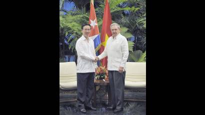 El General de Ejército Raúl Castro Ruz recibió al compañero Vo Van Thoung