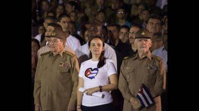 Raúl encabeza la Marcha de las antorchas