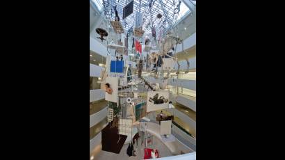 Exposición «All» de Maurizio Cattelan