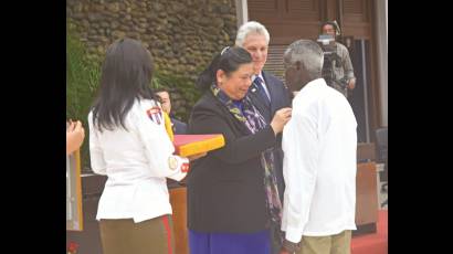 Combatientes cubanos fueron condecorados con la Orden de la Amistad, un reconocimiento del Estado vietnamita.