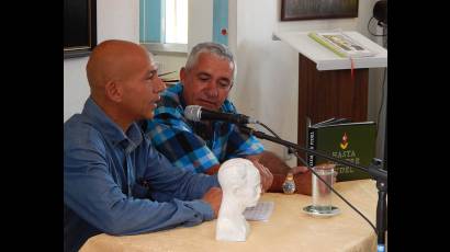 Ariel Machado Conte (izquierda) junto a Carlos Escobar Díaz
