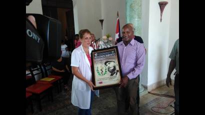 Más fotos, Homenaje a personal médico
