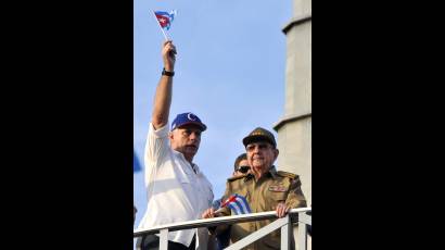 Raúl y Díaz Canel presiden acto por el 1ro de Mayo.