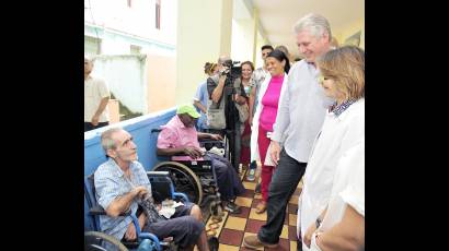 En el hogar de ancianos "28 de Enero" conversó con los abuelos que allí reciben atención.