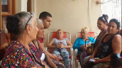 En Holguín hay un acompañamiento de familiares, amigos y hasta desconocidos que va más allá de la presencia física.