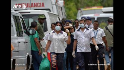 Fuerzas paramédicas en accidente aéreo en La Habana
