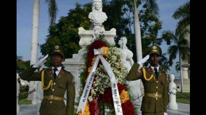 Rinden tributo al Padre de la Patria en el cementerio Santa Ifigenia de Santiago de Cuba