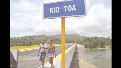 Nueva calzada sobre el Toa