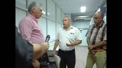 Presidente cubano visitó la Planta Teléfonica de Santa Clara, donde ocurrió un incendio el pasado 25 de junio