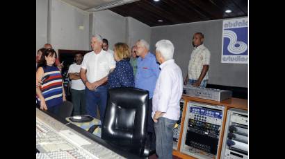 Miguel Díaz-Canel Bermúdez recorrió los Estudios de grabación Abdala.