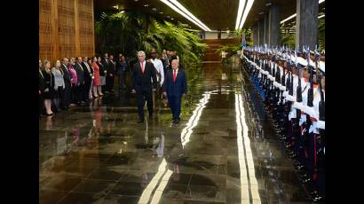 Díaz-Canel recibe al mandatario salvadoreño Salvador Sánchez Ceren