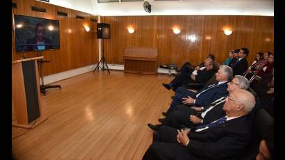 El Presidente Miguel Díaz-Canel Bermúdez  en visita de tránsito por Francia