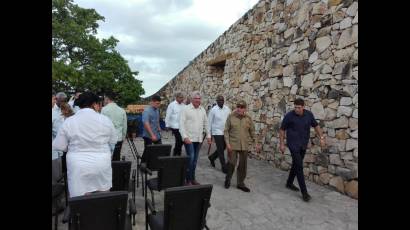 Raúl y Díaz - Canel alzaron sus manos en La Demajagua