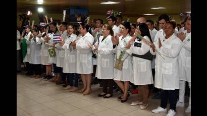 Médicos cubanos procedentes de Brasil