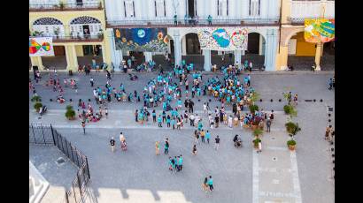 Se inauguró en La Habana Vieja una gran exposición formada por 15 murales hechos por niños de todo el planeta.