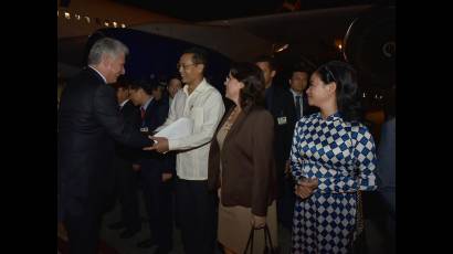 Miguel Díaz-Canel arriba a Vietnam