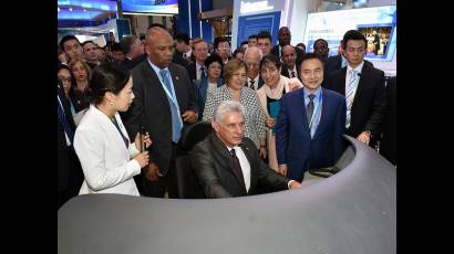 Díaz-Canel de visita en China (1)