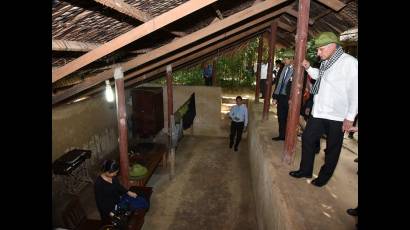 Miguel Díaz-Canel Bermúdez, visitó este sábado en la ciudad Ho Chi Minh los legendarios túneles de Cu Chi, empleados durante la guerra contra Estados Unidos