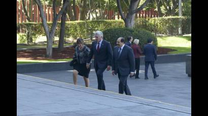 El Presidente cubano en su llegada al acto de Toma de Protesta del nuevo presidente de México