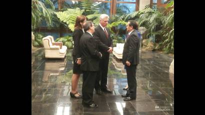 Entrega de cartas credenciales de manos del Presidente cubano Miguel Díaz Canel Bermúdez