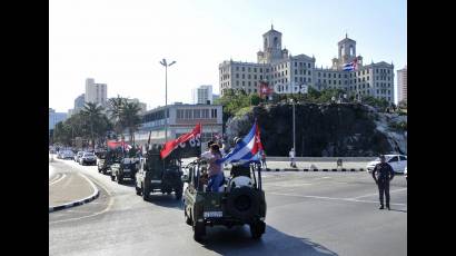 Entrada de la caravana al Vedado en la capital