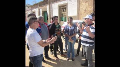 Inés María Chapman y Teresa Rojas Monzón en recorrido por Cárdenas.