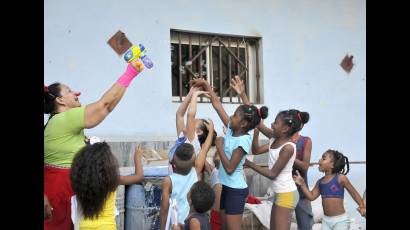 El pueblo cubano ayuda a los afectados por el tornado (11)