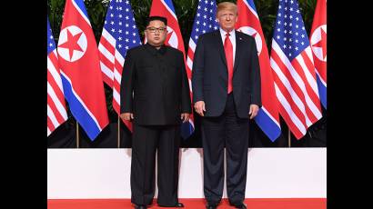 Trump junto a Kim Jong-Un