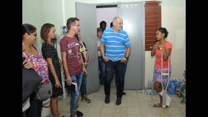 El pueblo cubano ayuda a los afectados por el tornado (4)