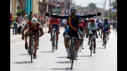 Leandro Marcos ganador de la quinta etapa