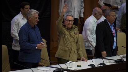 Raúl y Díaz-Canel presiden la sesión de clausura del 21er. Congreso de la CTC