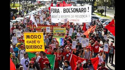 Más de 45 millones de trabajadores salieron a las calles en la huelga general en Brasil