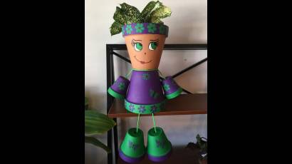 Personajes con macetas