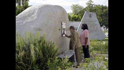 Tributo a los héroes y mártires