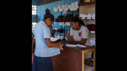 Venta de uniformes escolares en La Habana.