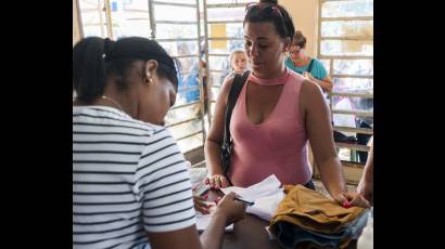 ¿Tendremos o no a tiempo los uniformes para los alumnos antes de septiembre?, se preguntaban muchas familias