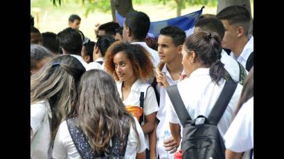 Estudiantes de Secundaria básica estuvieron entre los participantes del acto por el Medio Ambiente