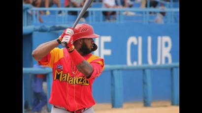 El primer ex Grandes Ligas que regresa al béisbol cubano