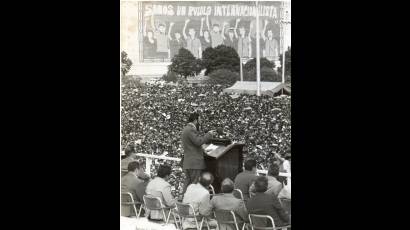 El Comandante en Jefe Fidel Castro le habló al pueblo en la despedida de las víctimas del avión de Cubana.