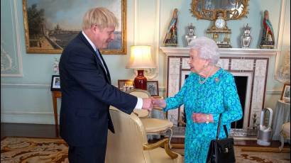 En el Reino Unido reinar y gobernar son atribuciones separadas. Foto: Reuters