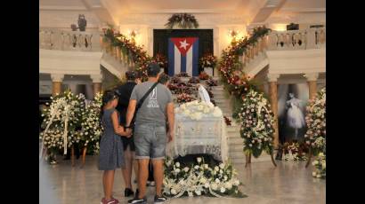 El pueblo capitalino rinde homenaje